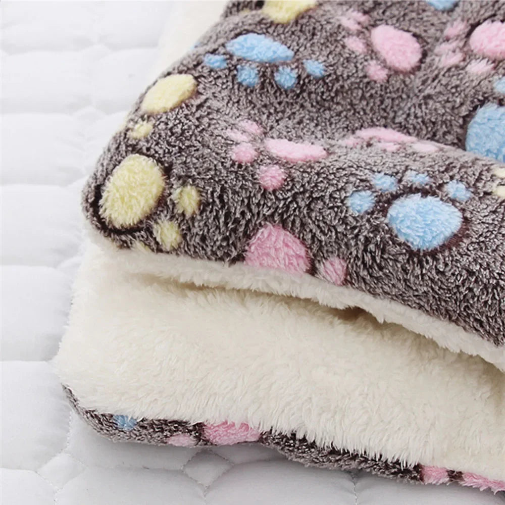 Comfortable Flannel Pet Mat Dog Bed Cat Bed Thickened Sleeping Mat Dog Blanket Mat Suitable for Puppies Kittens Pet Rug