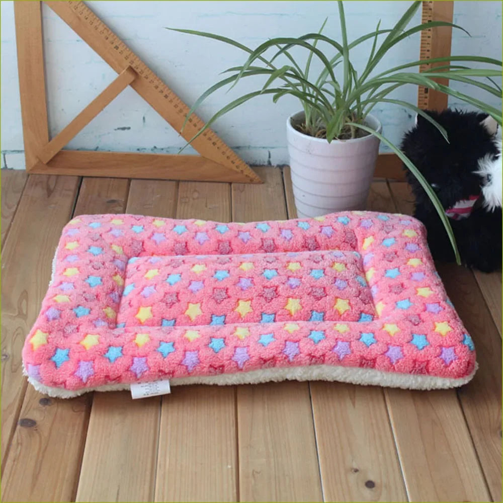 Comfortable Flannel Pet Mat Dog Bed Cat Bed Thickened Sleeping Mat Dog Blanket Mat Suitable for Puppies Kittens Pet Rug