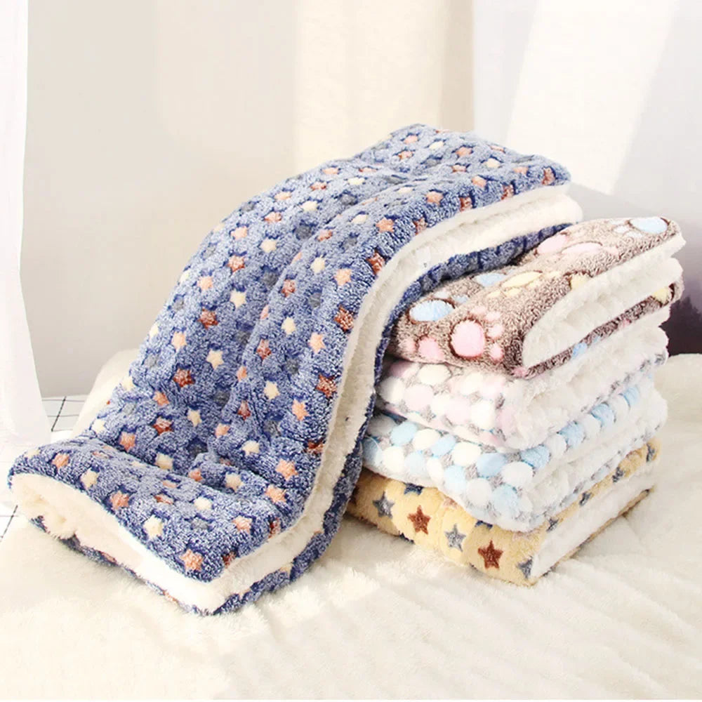 Comfortable Flannel Pet Mat Dog Bed Cat Bed Thickened Sleeping Mat Dog Blanket Mat Suitable for Puppies Kittens Pet Rug