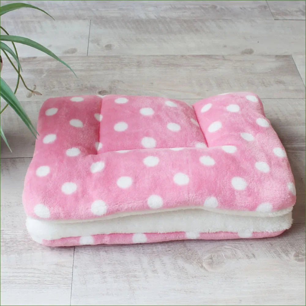 Comfortable Flannel Pet Mat Dog Bed Cat Bed Thickened Sleeping Mat Dog Blanket Mat Suitable for Puppies Kittens Pet Rug