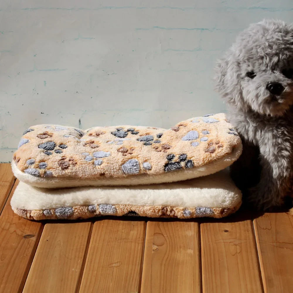 Comfortable Flannel Pet Mat Dog Bed Cat Bed Thickened Sleeping Mat Dog Blanket Mat Suitable for Puppies Kittens Pet Rug