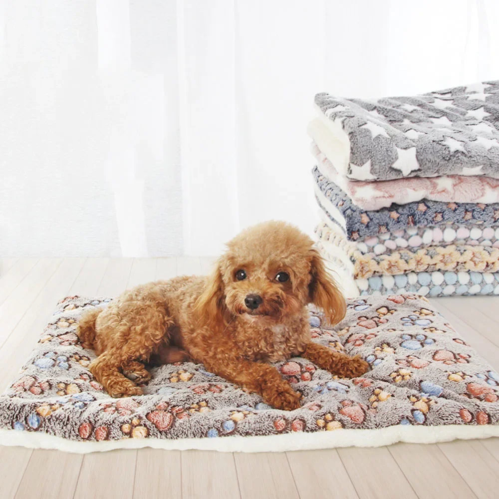 Comfortable Flannel Pet Mat Dog Bed Cat Bed Thickened Sleeping Mat Dog Blanket Mat Suitable for Puppies Kittens Pet Rug