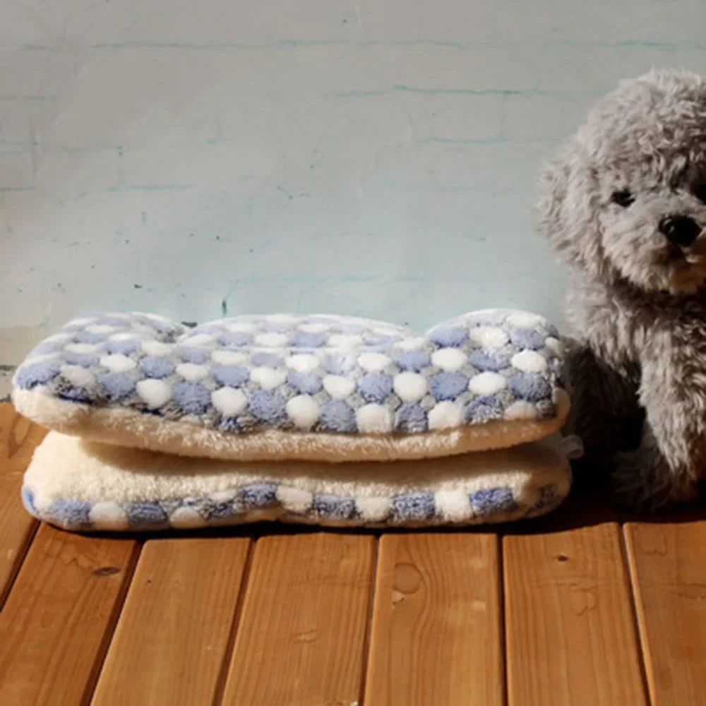 Comfortable Flannel Pet Mat Dog Bed Cat Bed Thickened Sleeping Mat Dog Blanket Mat Suitable for Puppies Kittens Pet Rug