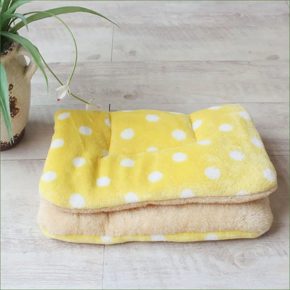 Comfortable Flannel Pet Mat Dog Bed Cat Bed Thickened Sleeping Mat Dog Blanket Mat Suitable for Puppies Kittens Pet Rug