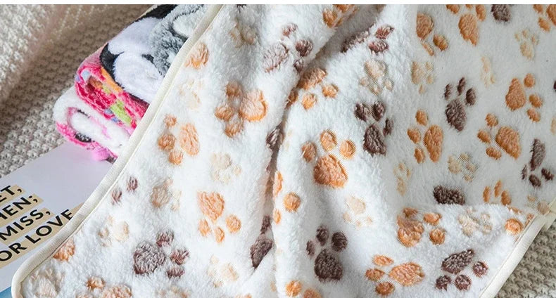 Coral Fleece Pet Sleeping Blanket Soft Fluffy Dog Blanket Warm Breathable Cat Cover Blanket Comfortable Dog Sleeping Sheet Mat