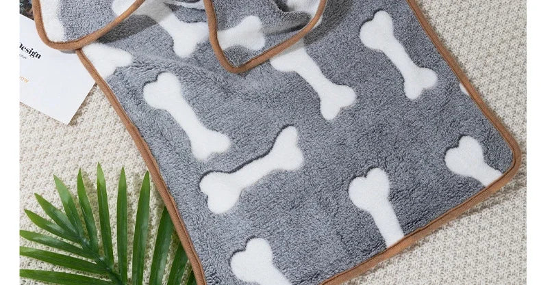 Coral Fleece Pet Sleeping Blanket Soft Fluffy Dog Blanket Warm Breathable Cat Cover Blanket Comfortable Dog Sleeping Sheet Mat